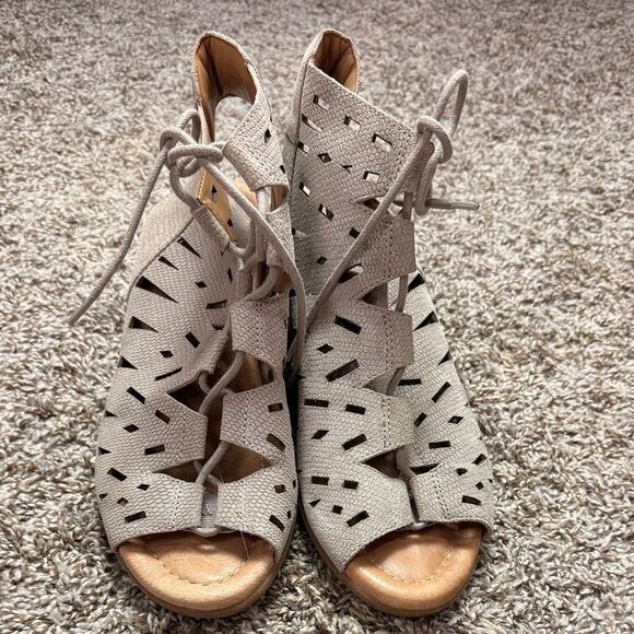 Earth Daylily Taupe Perforated Lace Up Leather Sandals - Picture 2 of 8